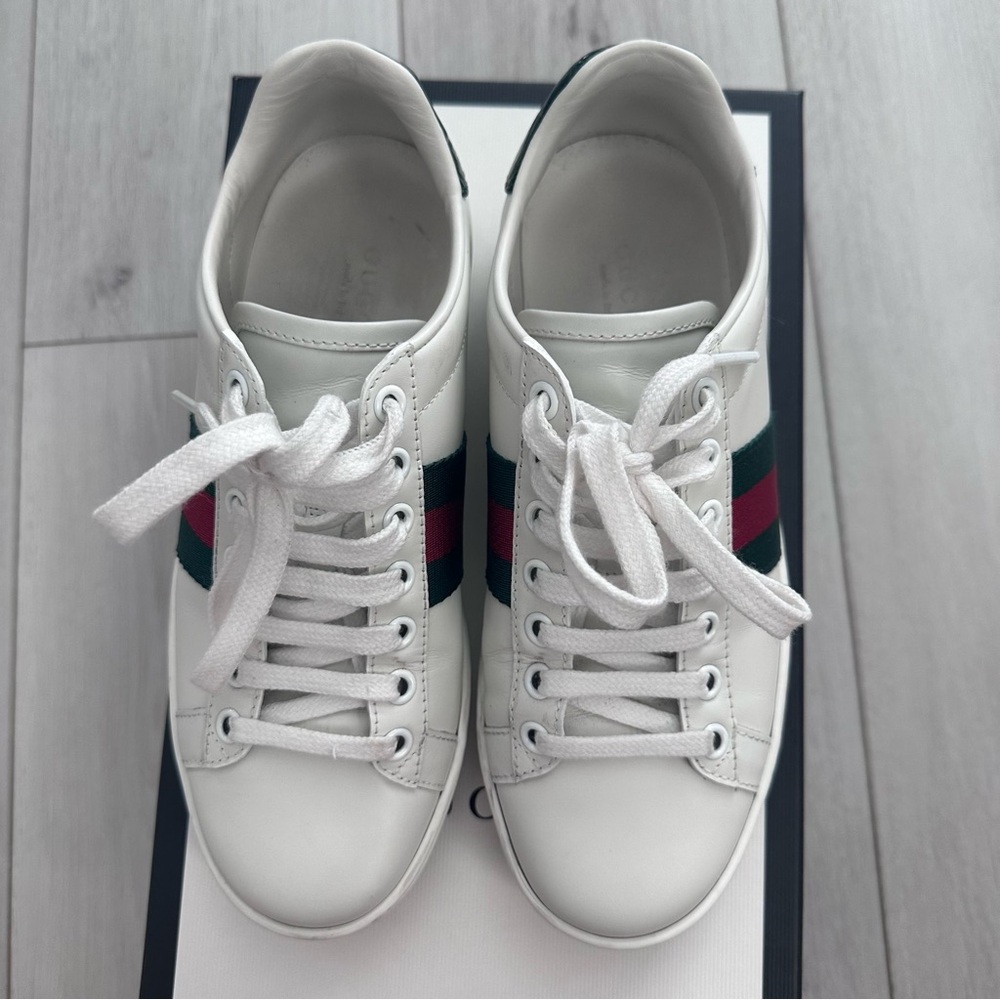 Gucci White and Red Classic Sneakers - Picture 4 of 8